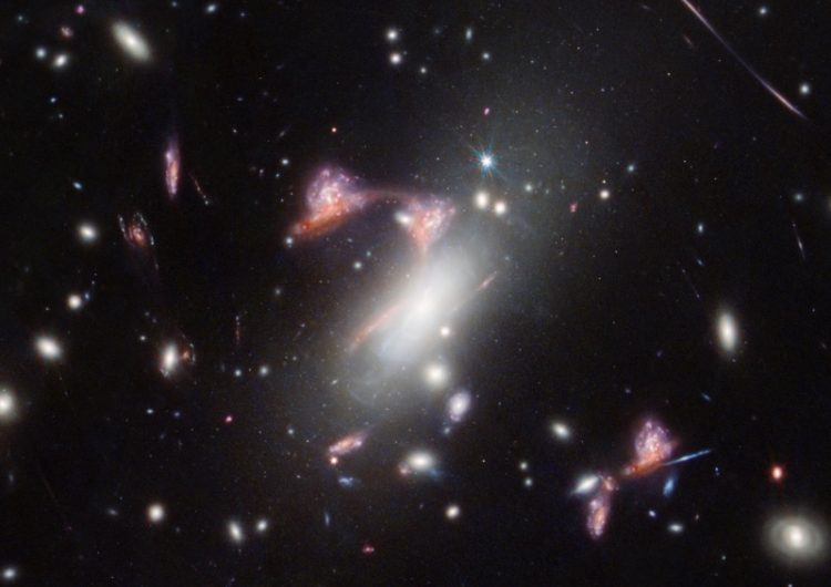 «Джеймс Уэбб» рассмотрел космический вопросительный знак — пару галактик в процессе слияния